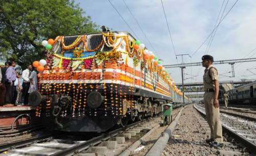 Taj Mahal Tour by Gatimaan Train – All Inclusive